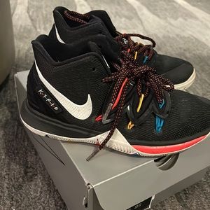 Nike Kids’ Kyrie 5 Friends Basketball Shoes.  Girls size 4.